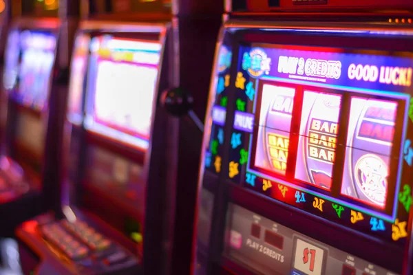 Free spins bonus feature in action Wolf Gold free spins bonus round on mobile